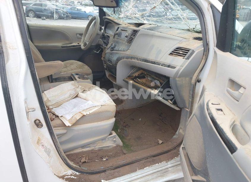 Photo 5 of 2014 Toyota Sienna LE V6 8 PASSENGER (VIN 5TDKK3DCXES512006)