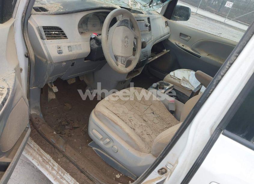 Photo 6 of 2014 Toyota Sienna LE V6 8 PASSENGER (VIN 5TDKK3DCXES512006)