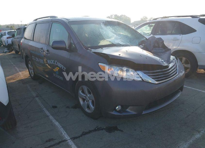 2015 Toyota Sienna LE 8 PASSENGER (VIN 5TDKK3DCXFS675224) main photo