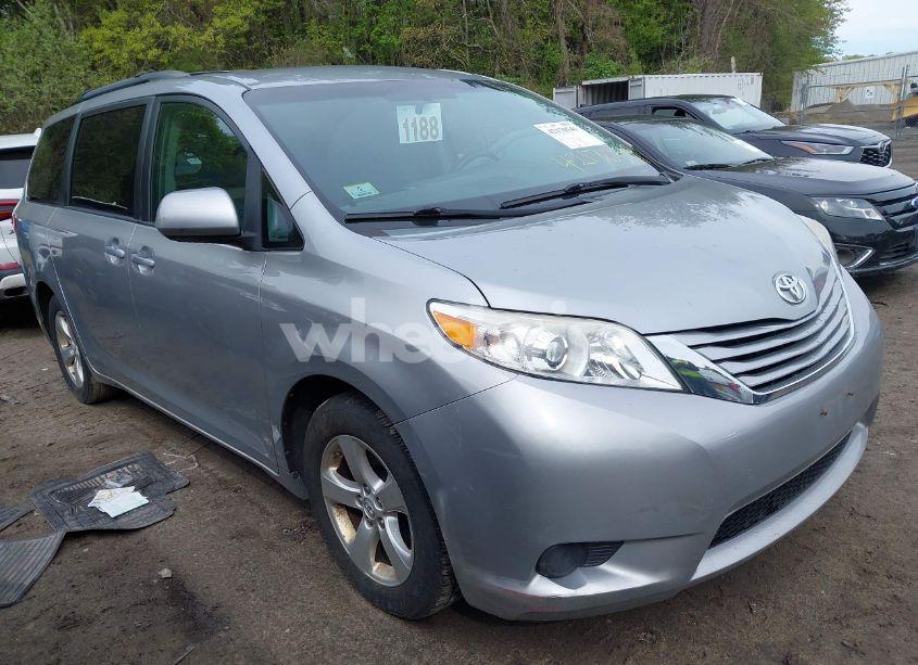 2016 Toyota Sienna LE 8 PASSENGER (VIN 5TDKK3DCXGS720356) main photo