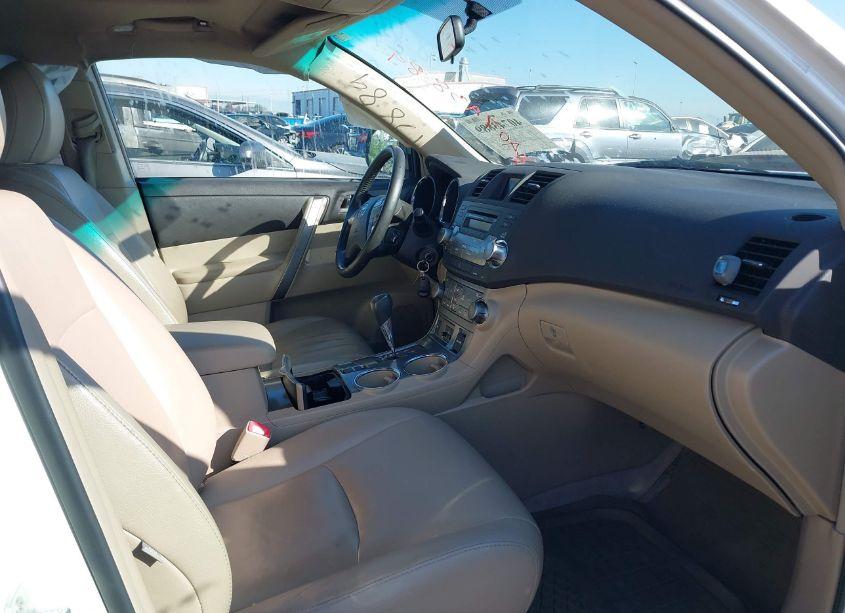 Photo 5 of 2010 Toyota Highlander SE V6 (VIN 5TDKK3EH0AS006284)