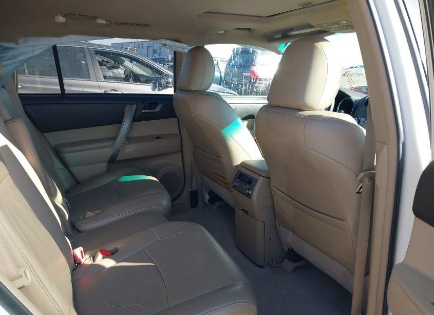 Photo 8 of 2010 Toyota Highlander SE V6 (VIN 5TDKK3EH0AS006284)