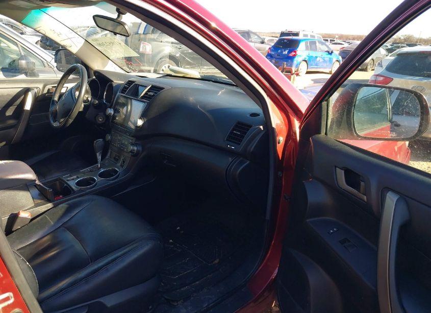 Photo 5 of 2010 Toyota Highlander SE V6 (VIN 5TDKK3EH0AS007001)