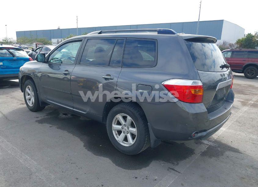 Photo 3 of 2010 Toyota Highlander SE V6 (VIN 5TDKK3EH1AS019108)