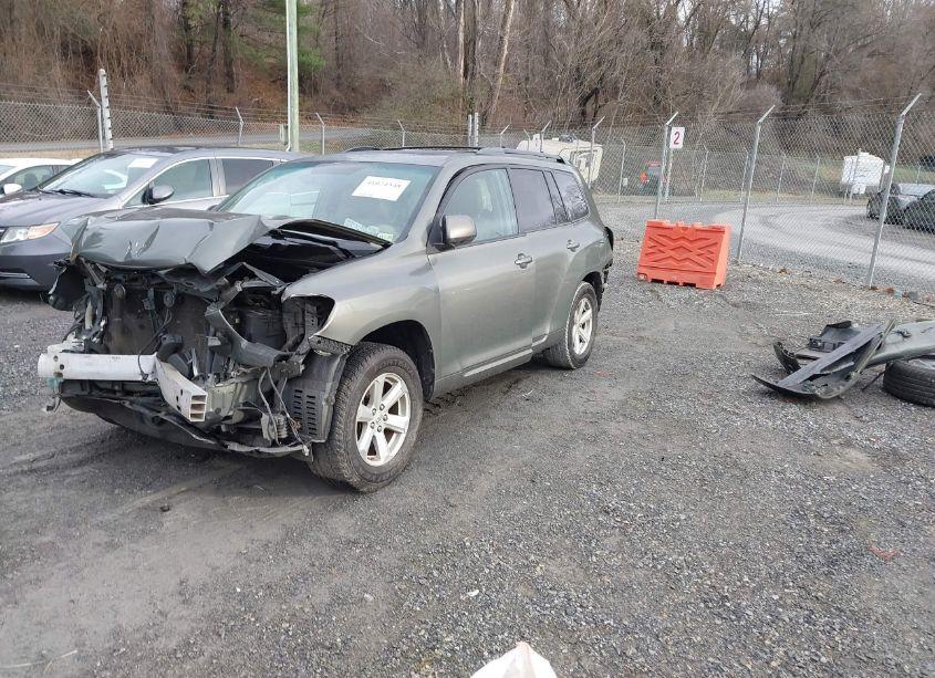 Photo 2 of 2010 Toyota Highlander SE V6 (VIN 5TDKK3EH2AS008196)