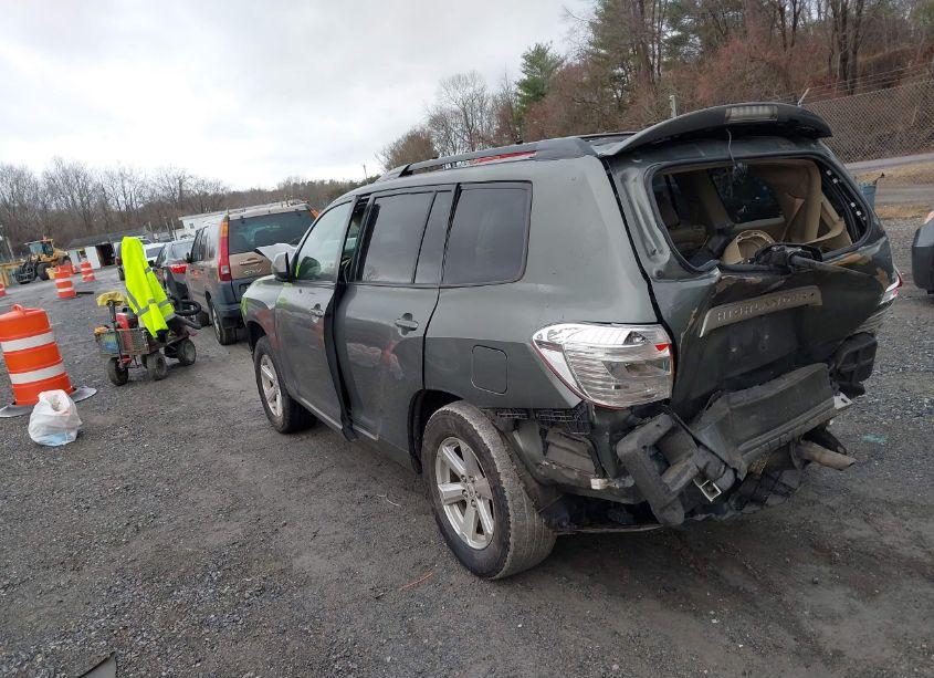 Photo 3 of 2010 Toyota Highlander SE V6 (VIN 5TDKK3EH2AS008196)