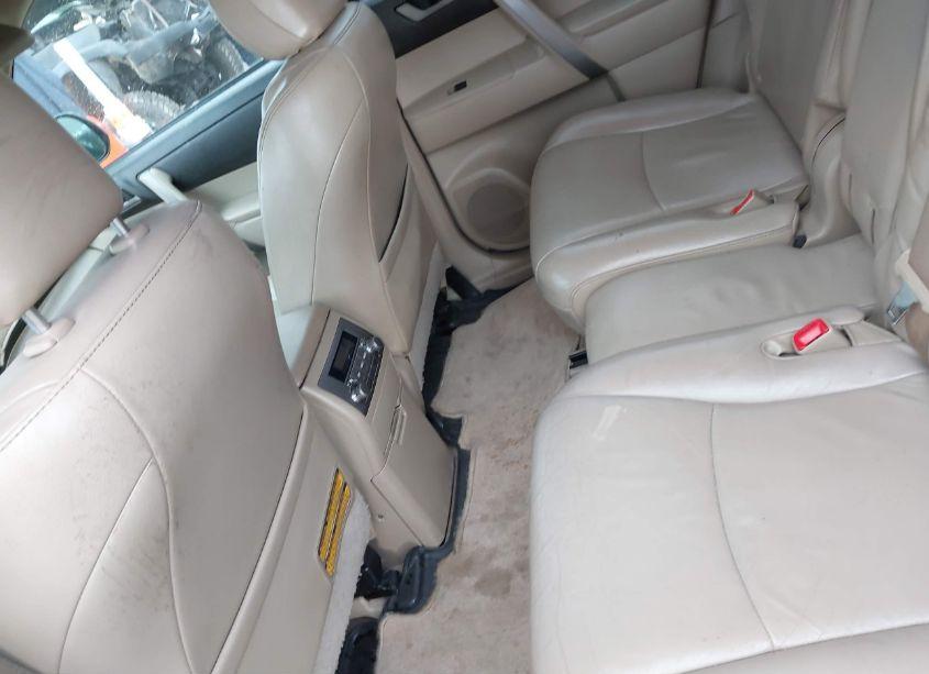 Photo 8 of 2010 Toyota Highlander SE V6 (VIN 5TDKK3EH2AS008196)