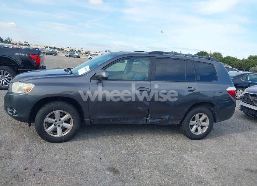Photo 14 of 2010 Toyota Highlander SE V6 (VIN 5TDKK3EH3AS006666)
