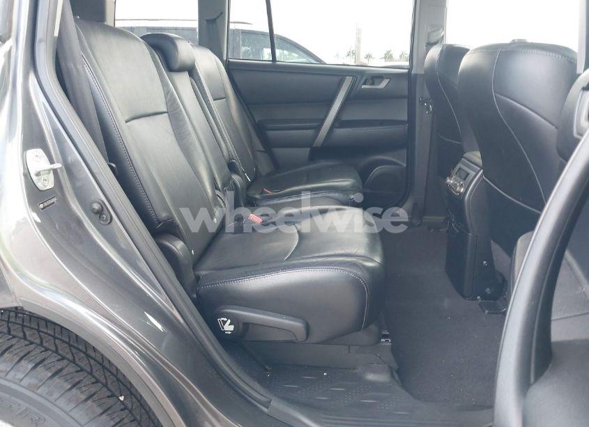 Photo 8 of 2010 Toyota Highlander SE V6 (VIN 5TDKK3EH3AS006666)