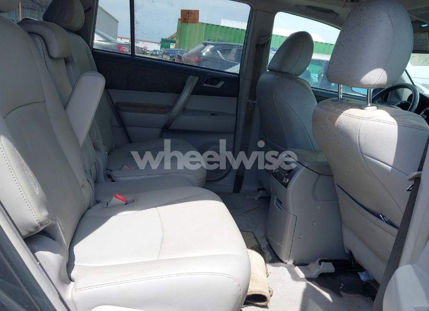 Photo 8 of 2010 Toyota Highlander SE V6 (VIN 5TDKK3EH4AS020253)