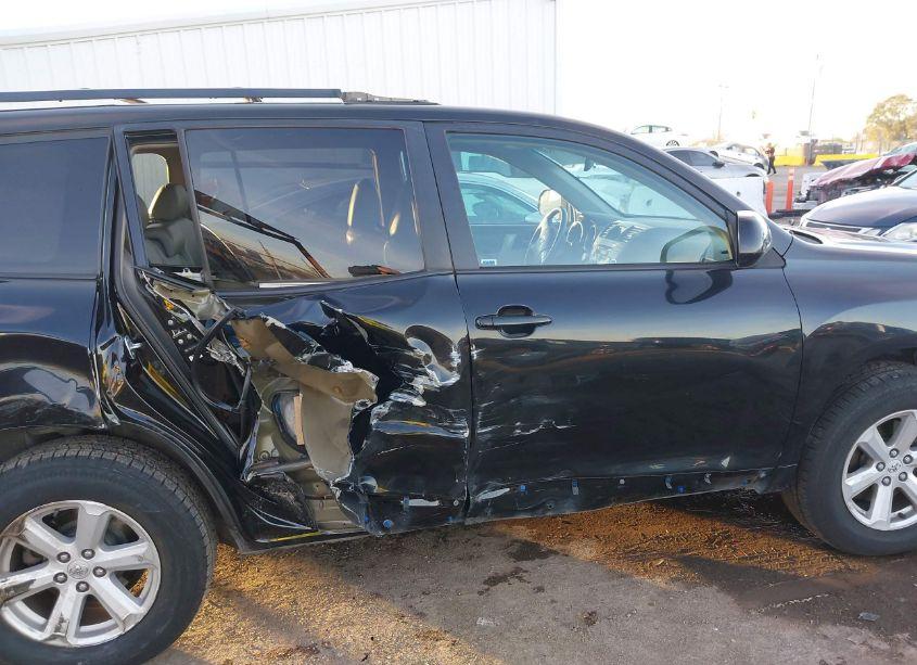 Photo 13 of 2010 Toyota Highlander SE (VIN 5TDKK3EH5AS021492)