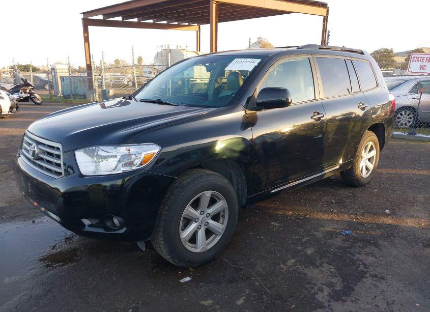 Photo 2 of 2010 Toyota Highlander SE (VIN 5TDKK3EH5AS021492)