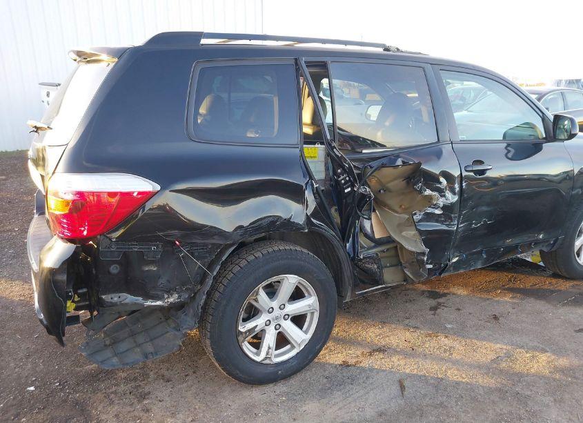 Photo 6 of 2010 Toyota Highlander SE (VIN 5TDKK3EH5AS021492)