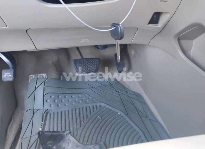 Photo 11 of 2010 Toyota Highlander SE V6 (VIN 5TDKK3EH6AS020948)