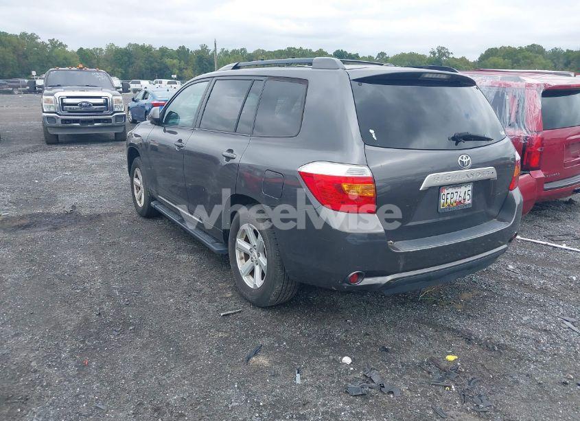 Photo 3 of 2010 Toyota Highlander SE V6 (VIN 5TDKK3EH7AS006136)