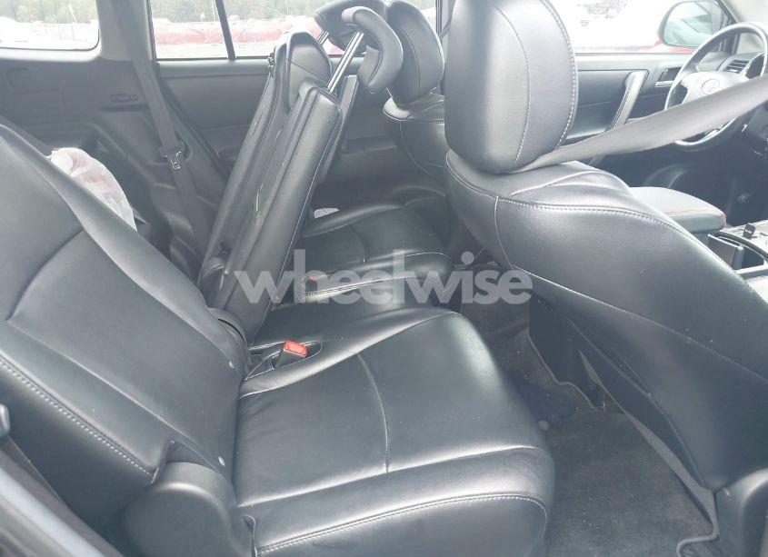 Photo 8 of 2010 Toyota Highlander SE V6 (VIN 5TDKK3EH7AS006136)