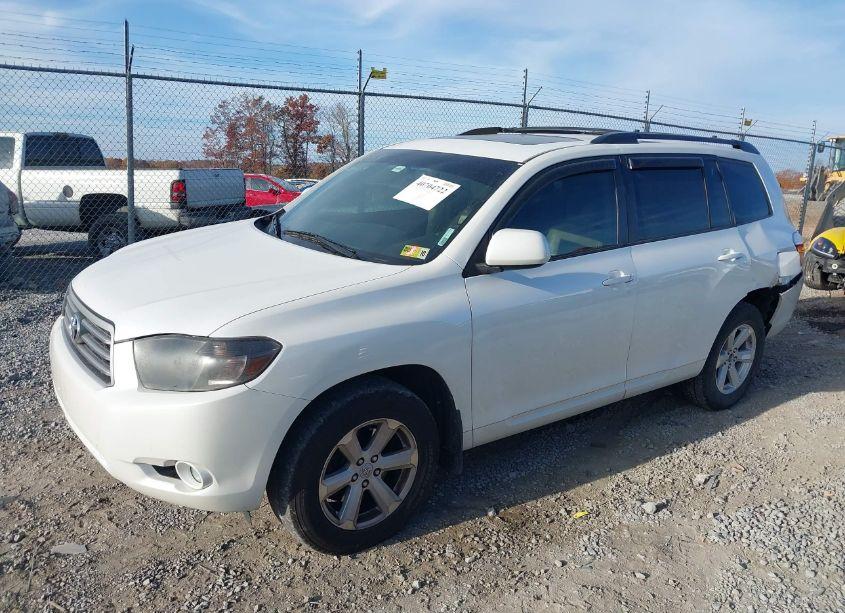 Photo 2 of 2010 Toyota Highlander SE V6 (VIN 5TDKK3EH7AS008808)