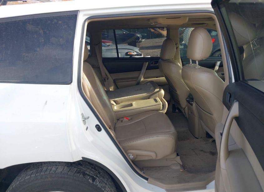 Photo 8 of 2010 Toyota Highlander SE V6 (VIN 5TDKK3EH7AS008808)