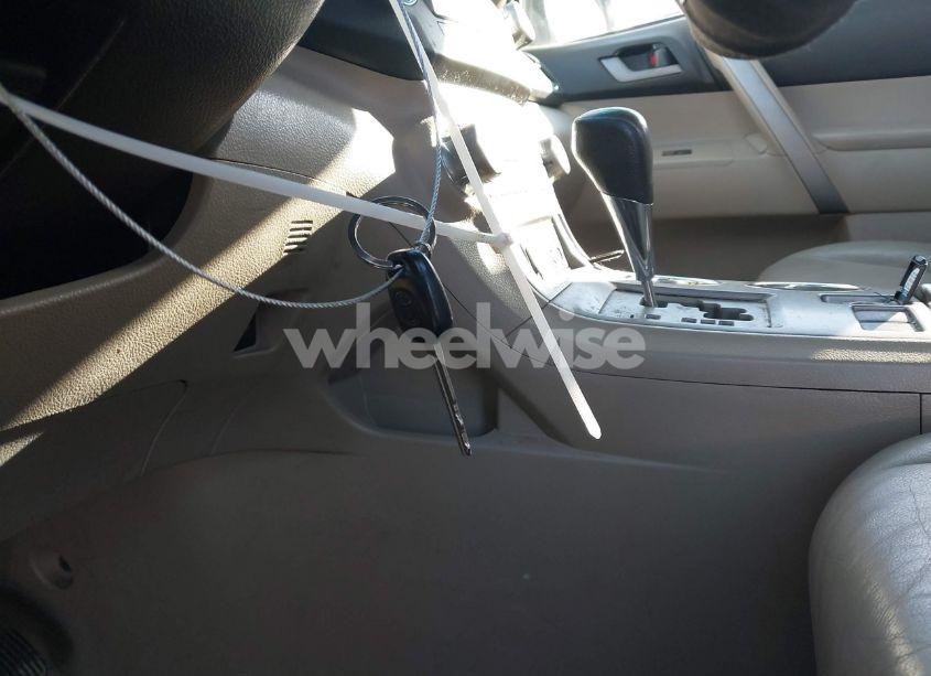 Photo 11 of 2010 Toyota Highlander SE V6 (VIN 5TDKK3EH8AS019834)