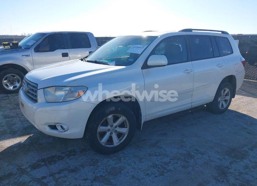 Photo 2 of 2010 Toyota Highlander SE V6 (VIN 5TDKK3EH8AS019834)