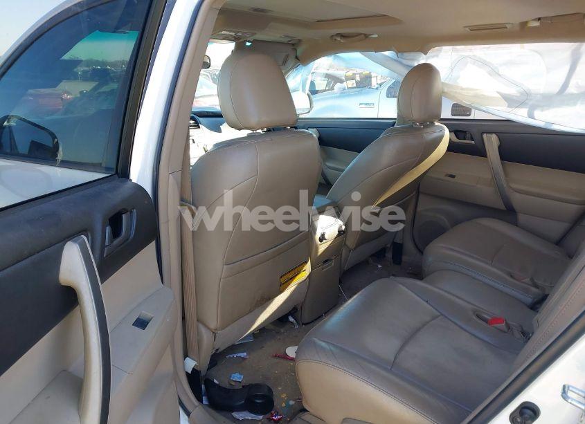 Photo 8 of 2010 Toyota Highlander SE V6 (VIN 5TDKK3EH8AS019834)