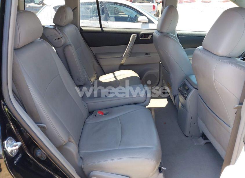 Photo 8 of 2010 Toyota Highlander SE V6 (VIN 5TDKK3EH9AS022516)