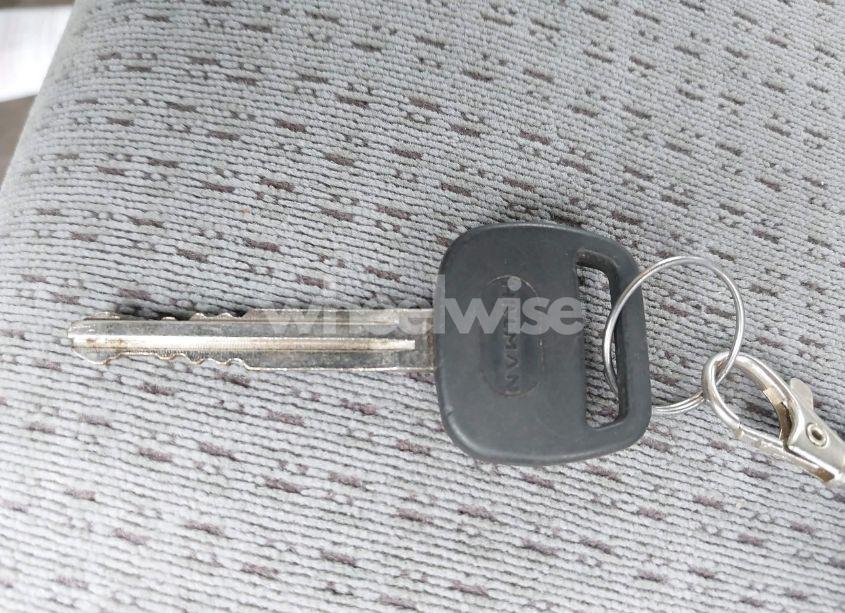 Photo 11 of 2010 Toyota Sienna CE (VIN 5TDKK4CC0AS300460)