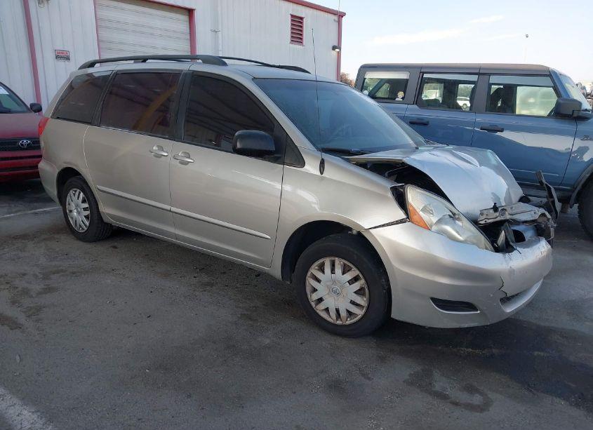 2010 Toyota Sienna CE (VIN 5TDKK4CC0AS305013) main photo