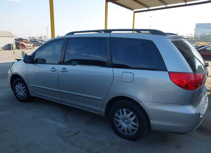 Photo 14 of 2010 Toyota Sienna CE (VIN 5TDKK4CC0AS305013)