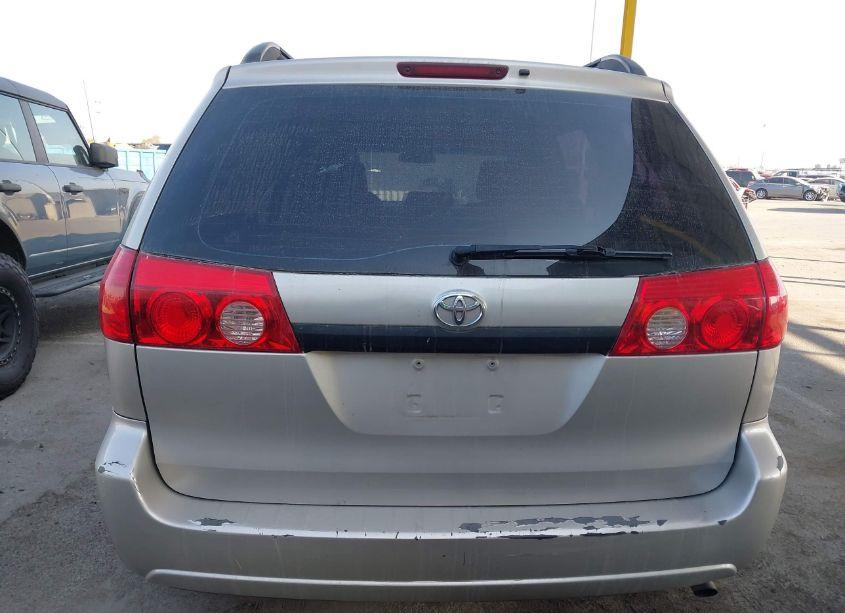 Photo 16 of 2010 Toyota Sienna CE (VIN 5TDKK4CC0AS305013)