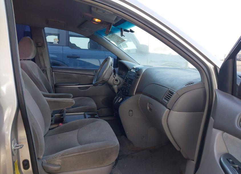Photo 5 of 2010 Toyota Sienna CE (VIN 5TDKK4CC0AS305013)