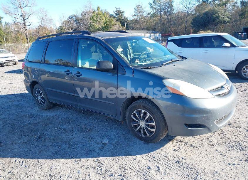 2010 Toyota Sienna LE (VIN 5TDKK4CC0AS312768) main photo
