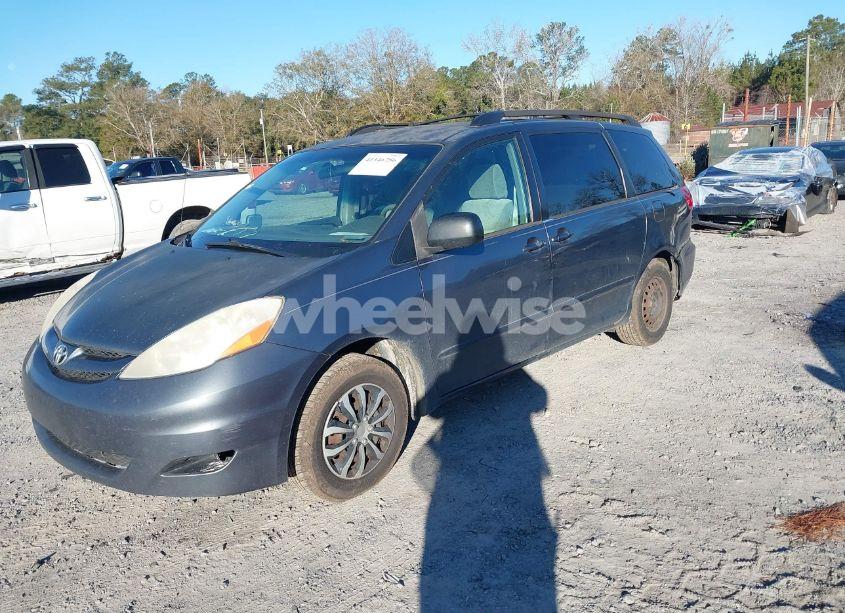 Photo 2 of 2010 Toyota Sienna LE (VIN 5TDKK4CC0AS312768)