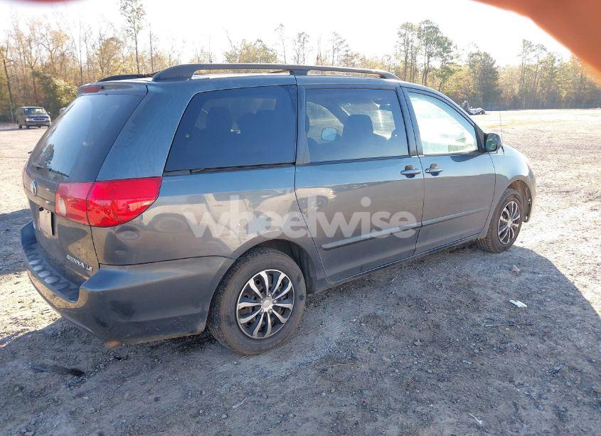 Photo 4 of 2010 Toyota Sienna LE (VIN 5TDKK4CC0AS312768)