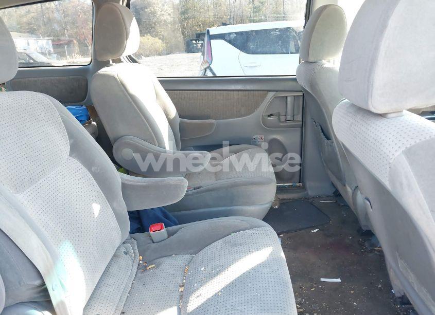 Photo 8 of 2010 Toyota Sienna LE (VIN 5TDKK4CC0AS312768)