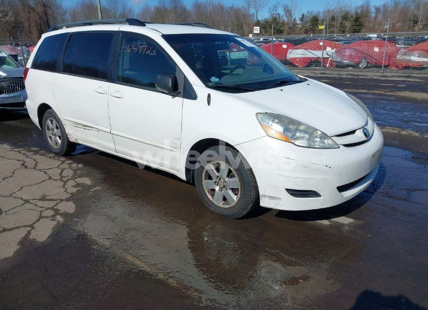 2010 Toyota Sienna LE (VIN 5TDKK4CC0AS329537) main photo