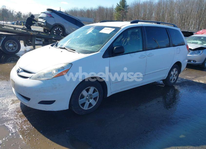 Photo 2 of 2010 Toyota Sienna LE (VIN 5TDKK4CC0AS329537)