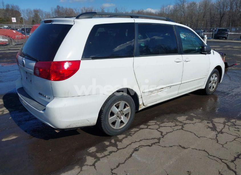 Photo 4 of 2010 Toyota Sienna LE (VIN 5TDKK4CC0AS329537)