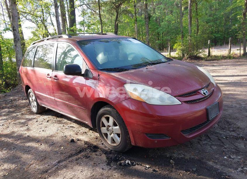 2010 Toyota Sienna LE (VIN 5TDKK4CC1AS299173) main photo