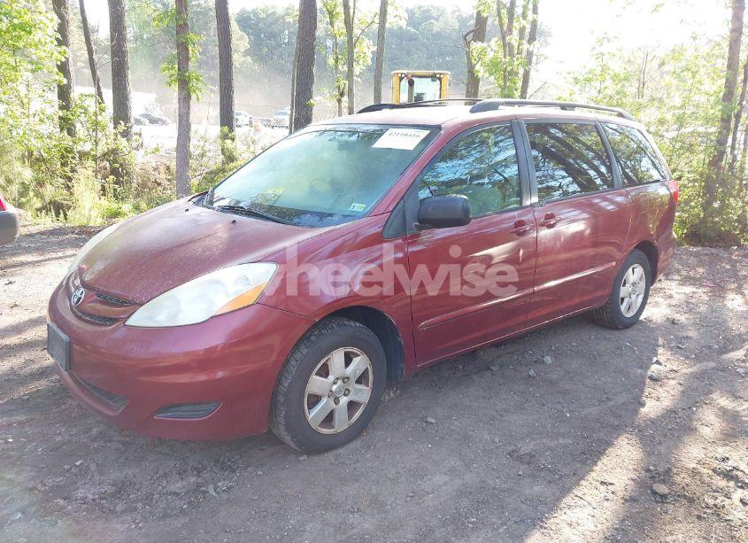 Photo 2 of 2010 Toyota Sienna LE (VIN 5TDKK4CC1AS299173)