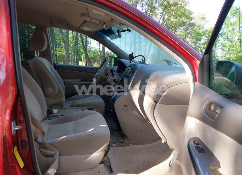 Photo 5 of 2010 Toyota Sienna LE (VIN 5TDKK4CC1AS299173)