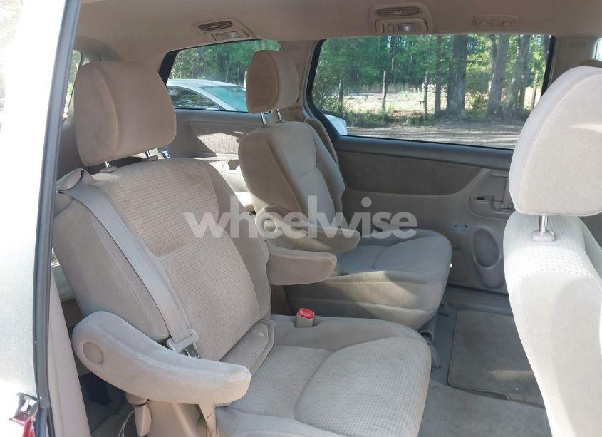 Photo 8 of 2010 Toyota Sienna LE (VIN 5TDKK4CC1AS299173)