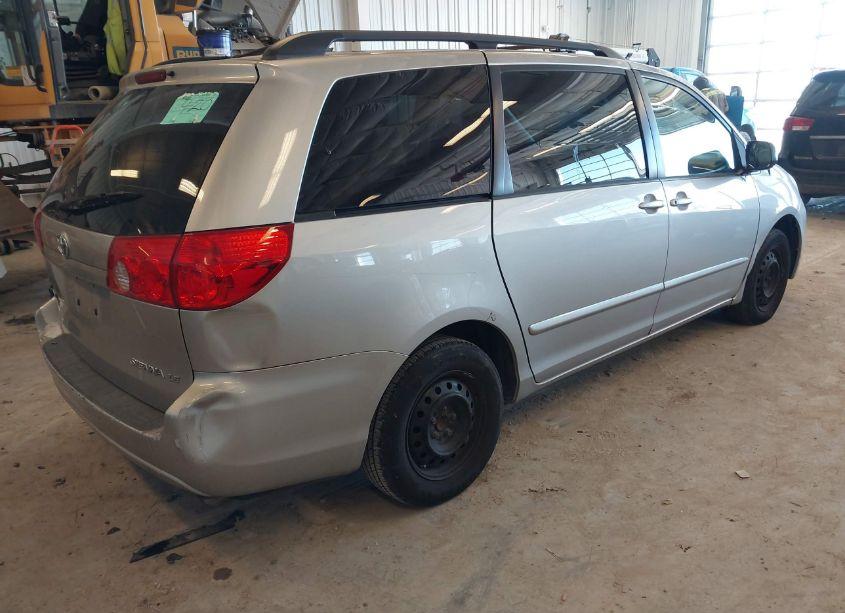 Photo 4 of 2010 Toyota Sienna LE (VIN 5TDKK4CC1AS313640)