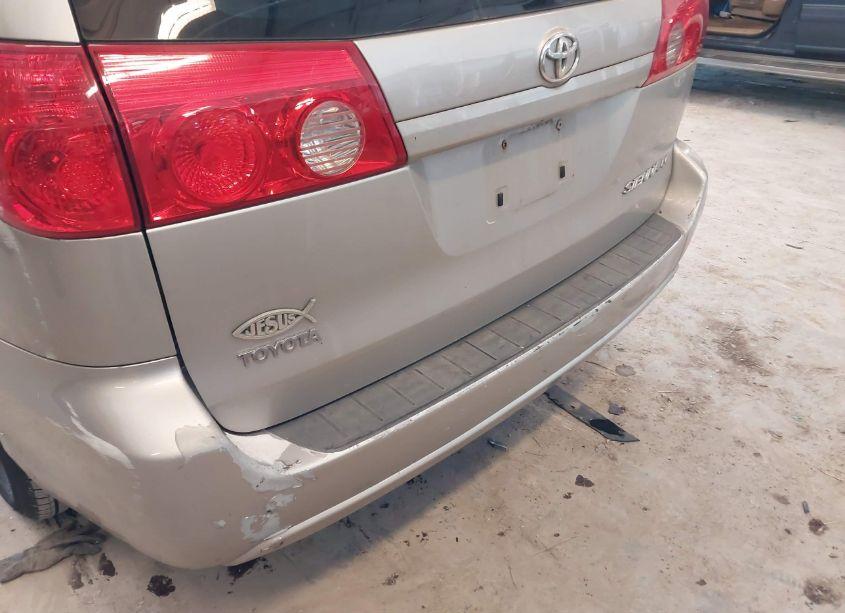 Photo 6 of 2010 Toyota Sienna LE (VIN 5TDKK4CC1AS313640)