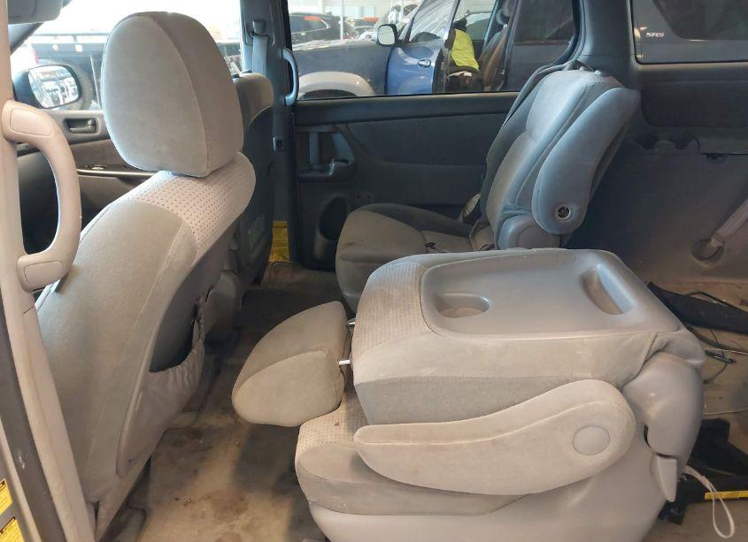 Photo 8 of 2010 Toyota Sienna LE (VIN 5TDKK4CC1AS313640)