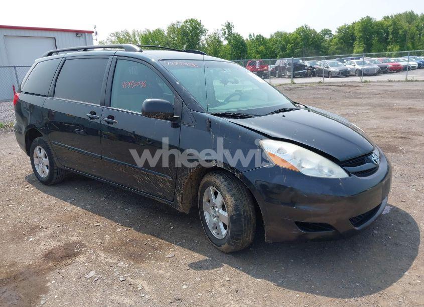 2010 Toyota Sienna CE/LE (VIN 5TDKK4CC2AS327997) main photo