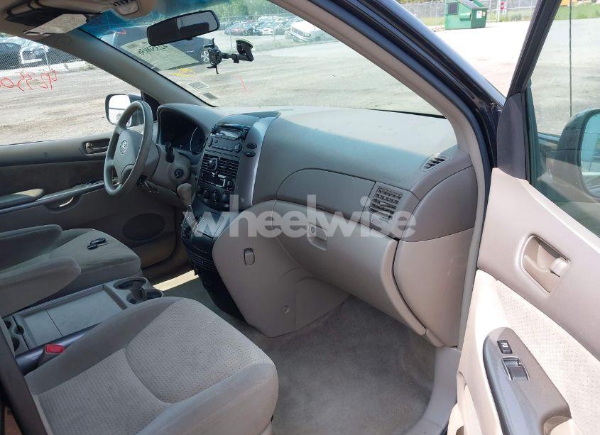 Photo 5 of 2010 Toyota Sienna CE/LE (VIN 5TDKK4CC2AS327997)