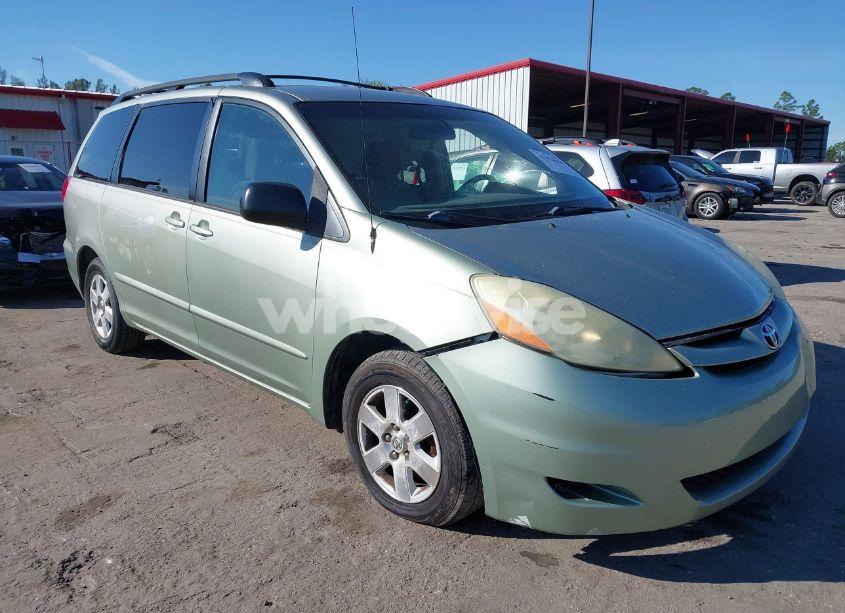 2010 Toyota Sienna LE (VIN 5TDKK4CC2AS329149) main photo