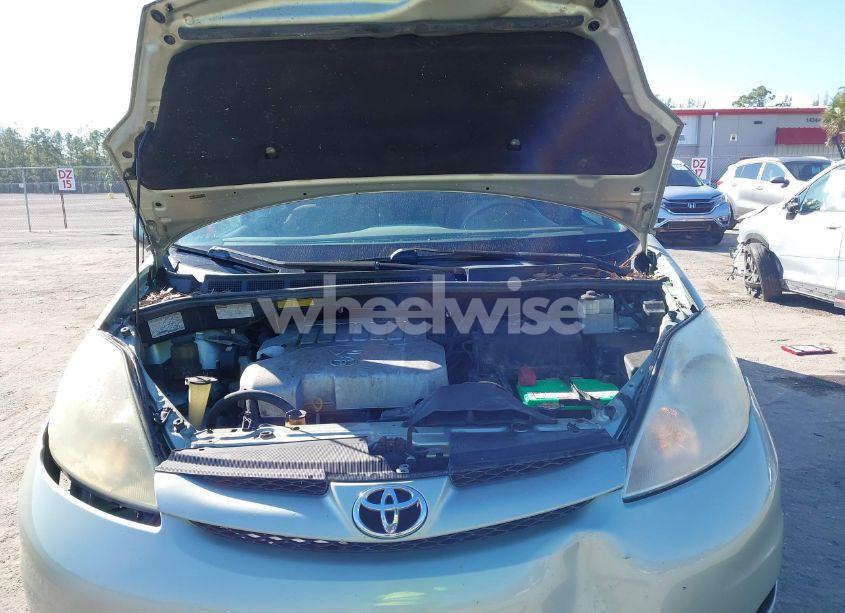 Photo 10 of 2010 Toyota Sienna LE (VIN 5TDKK4CC2AS329149)