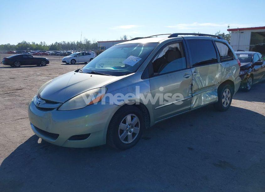 Photo 2 of 2010 Toyota Sienna LE (VIN 5TDKK4CC2AS329149)
